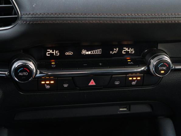 Mazda 3 IV (BP) с пробегом 2019 года, цена 2 315 000 рублей, 72154 км, хэтчбек, Автокод Объявления
