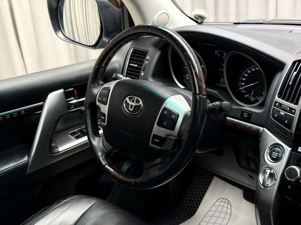 Toyota Land Cruiser 200 Series Рестайлинг 1 с пробегом 2013 года, цена 3 759 000 рублей, 244860 км, внедорожник, Автокод Объявления