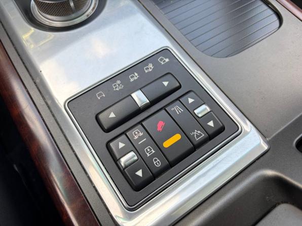 Land Rover Range Rover III Рестайлинг 2 с пробегом 2011 года, цена 1 750 000 рублей, 259996 км, внедорожник, Автокод Объявления