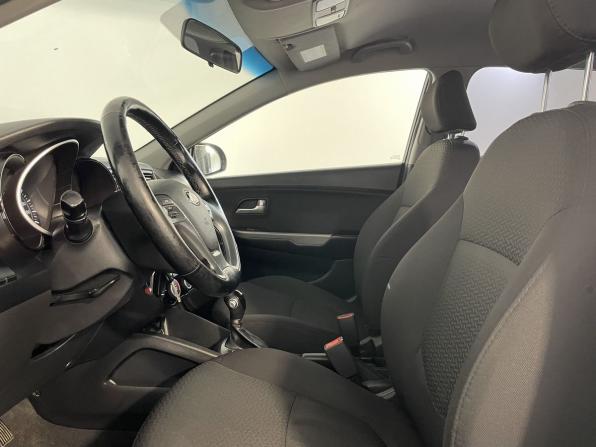 Kia Rio III Рестайлинг с пробегом 2015 года, цена 939 900 рублей, 174000 км, хэтчбек, Автокод Объявления