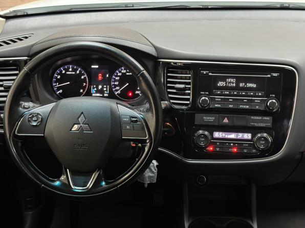 Mitsubishi Outlander III Рестайлинг 2 с пробегом 2015 года, цена 1 550 000 рублей, 202480 км, внедорожник, Автокод Объявления