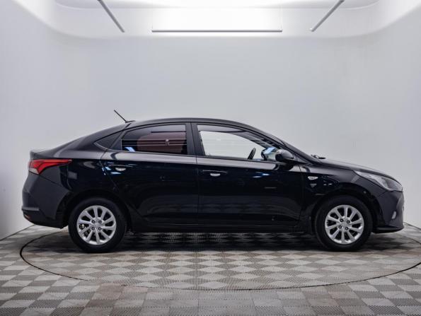 Hyundai Solaris II Рестайлинг с пробегом 2021 года, цена 1 399 000 рублей, 126568 км, седан, Автокод Объявления