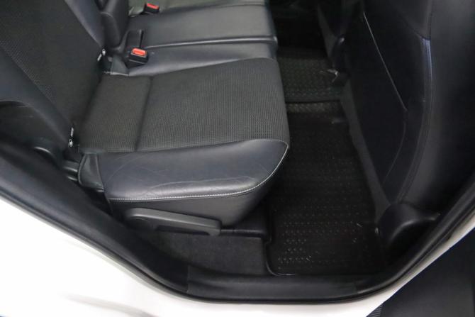 Toyota RAV4 IV (XA40) Рестайлинг с пробегом 2016 года, цена 2 695 950 рублей, 63777 км, внедорожник, Автокод Объявления