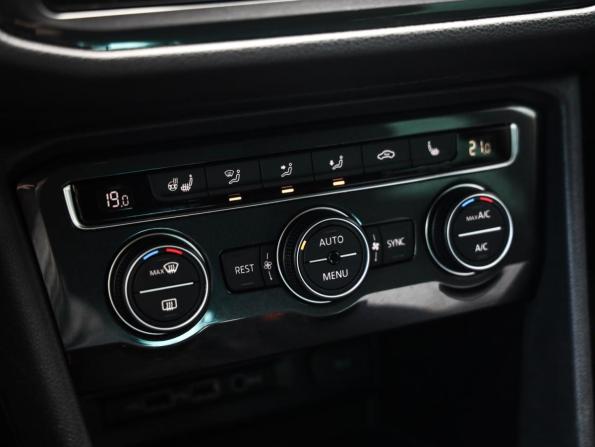 Volkswagen Tiguan II с пробегом 2019 года, цена 2 499 000 рублей, 186869 км, внедорожник, Автокод Объявления