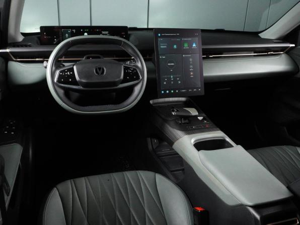 Changan Lamore с пробегом 2023 года, цена 1 650 000 рублей, 76018 км, седан, Автокод Объявления