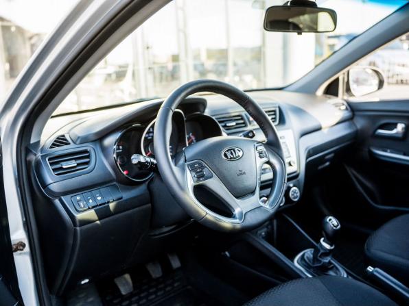 Kia Rio III Рестайлинг с пробегом 2016 года, цена 985 000 рублей, 162590 км, хэтчбек, Автокод Объявления