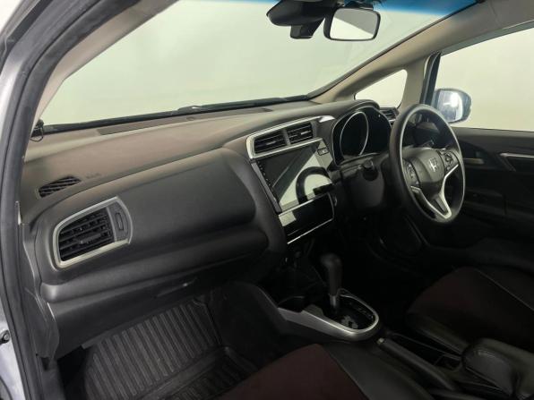 Honda Fit III Рестайлинг с пробегом 2019 года, цена 1 306 000 рублей, 75990 км, хэтчбек, Автокод Объявления