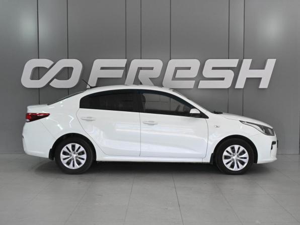 Kia Rio IV с пробегом 2018 года, цена 1 380 000 рублей, 81221 км, седан, Автокод Объявления