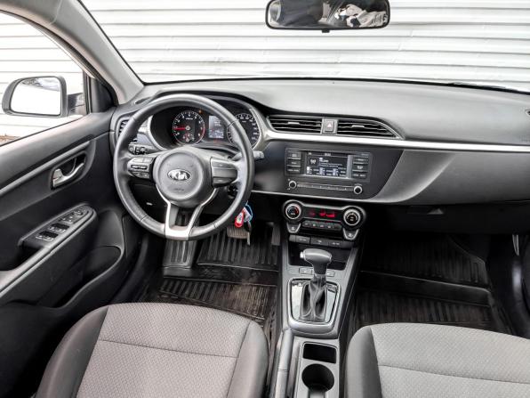 Kia Rio IV Рестайлинг с пробегом 2021 года, цена 1 550 000 рублей, 80362 км, седан, Автокод Объявления