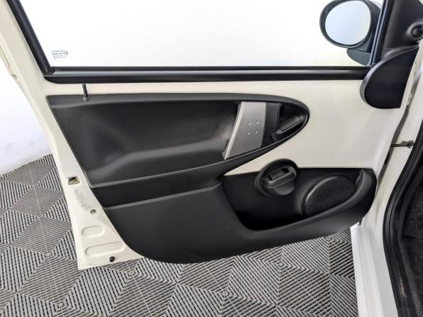 Peugeot 107 I Рестайлинг 2 с пробегом 2013 года, цена 650 000 рублей, 82869 км, хэтчбек, Автокод Объявления