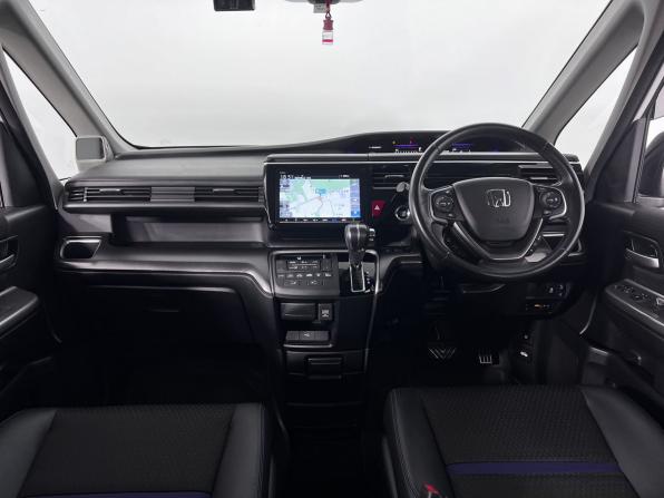 Honda Stepwgn V Рестайлинг с пробегом 2019 года, цена 2 600 000 рублей, 52000 км, минивэн, Автокод Объявления