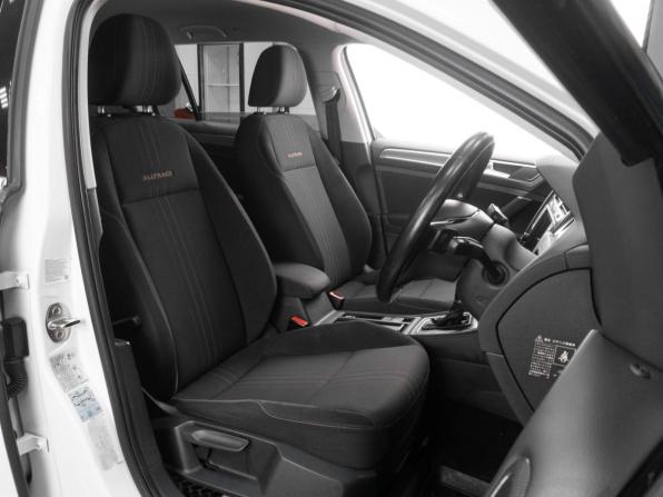 Volkswagen Golf VII Рестайлинг с пробегом 2017 года, цена 1 799 000 рублей, 172982 км, универсал, Автокод Объявления