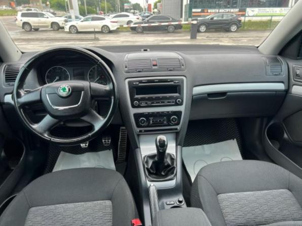 Skoda Octavia II (A5) Рестайлинг с пробегом 2013 года, цена 765 000 рублей, 158542 км, лифтбек, Автокод Объявления