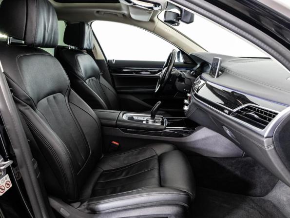 BMW 7 серии VI (G11/G12) Рестайлинг с пробегом 2019 года, цена 4 206 510 рублей, 268000 км, седан, Автокод Объявления