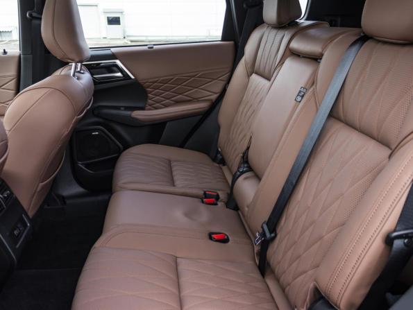 Mitsubishi Outlander IV Рестайлинг с пробегом 2025 года, цена 6 810 000 рублей, 15 км, внедорожник, Автокод Объявления