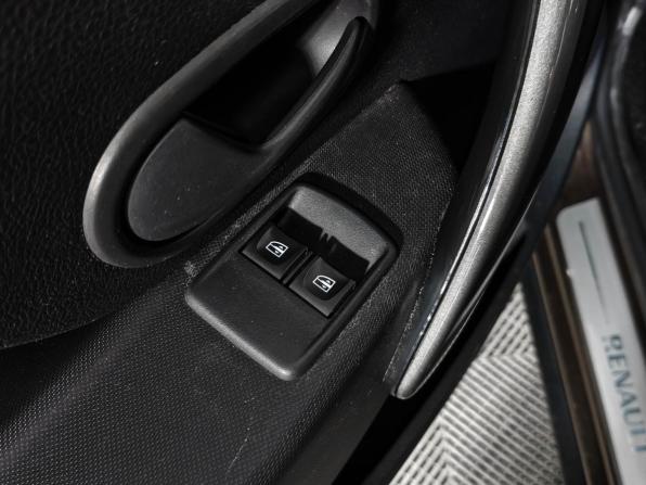 Renault Logan II Рестайлинг с пробегом 2021 года, цена 999 000 рублей, 71899 км, седан, Автокод Объявления