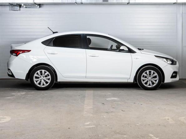 Hyundai Solaris II с пробегом 2017 года, цена 1 355 000 рублей, 78345 км, седан, Автокод Объявления