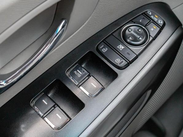Kia Carnival III с пробегом 2017 года, цена 2 275 000 рублей, 94398 км, минивэн, Автокод Объявления