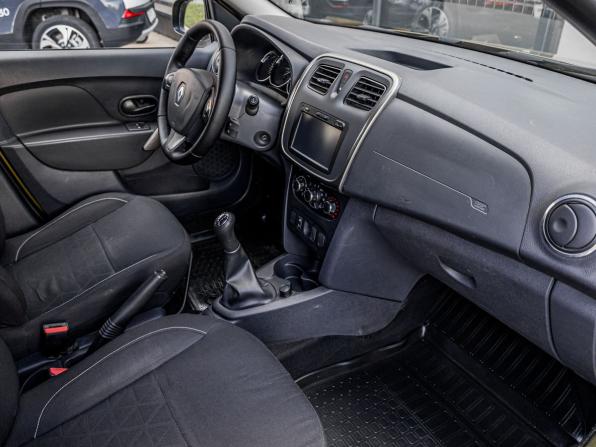 Renault Sandero II с пробегом 2015 года, цена 928 100 рублей, 93526 км, хэтчбек, Автокод Объявления