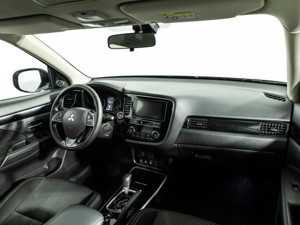 Mitsubishi Outlander III Рестайлинг 3 с пробегом 2018 года, цена 1 999 777 рублей, 75000 км, внедорожник, Автокод Объявления