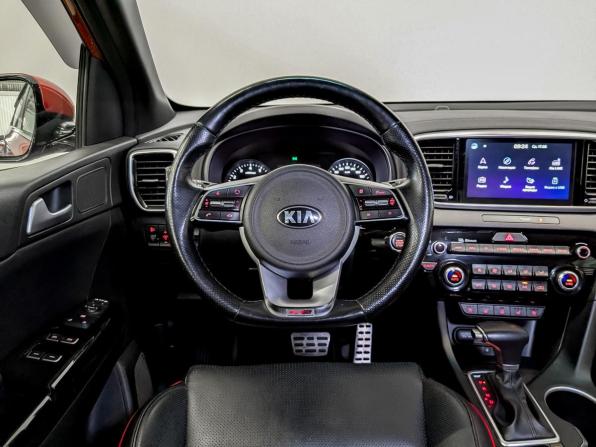 Kia Sportage IV Рестайлинг с пробегом 2021 года, цена 2 945 000 рублей, 63859 км, внедорожник, Автокод Объявления