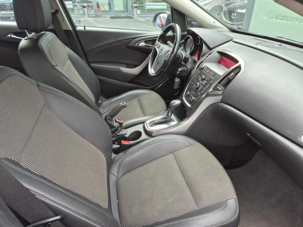 Opel Astra J с пробегом 2011 года, цена 650 000 рублей, 178553 км, хэтчбек, Автокод Объявления