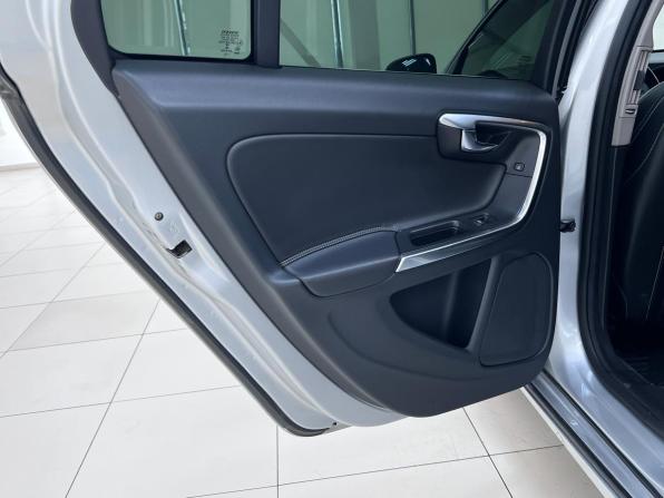 Volvo S60 II Рестайлинг с пробегом 2016 года, цена 1 300 000 рублей, 224229 км, седан, Автокод Объявления