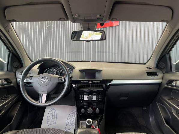 Opel Astra H Рестайлинг с пробегом 2011 года, цена 447 000 рублей, 217063 км, универсал, Автокод Объявления