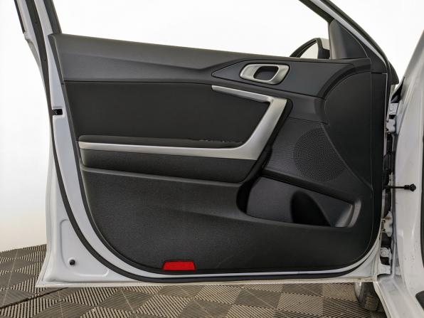 Kia Ceed III Рестайлинг с пробегом 2022 года, цена 2 320 000 рублей, 65392 км, хэтчбек, Автокод Объявления