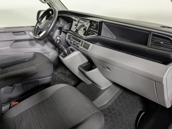 Volkswagen Caravelle T6 Рестайлинг с пробегом 2021 года, цена 4 740 000 рублей, 51000 км, минивэн, Автокод Объявления