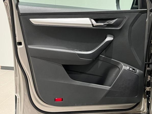 Skoda Karoq I с пробегом 2021 года, цена 2 420 000 рублей, 134017 км, внедорожник, Автокод Объявления