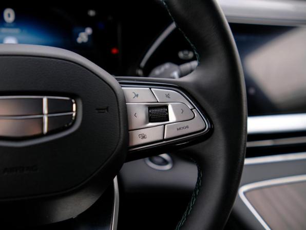 Geely Monjaro I Рестайлинг с пробегом 2025 года, цена 3 855 000 рублей, 7795 км, внедорожник, Автокод Объявления