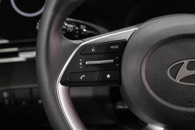 Hyundai Elantra VII (CN7) Рестайлинг с пробегом 2024 года, цена 2 569 000 рублей, 3500 км, седан, Автокод Объявления