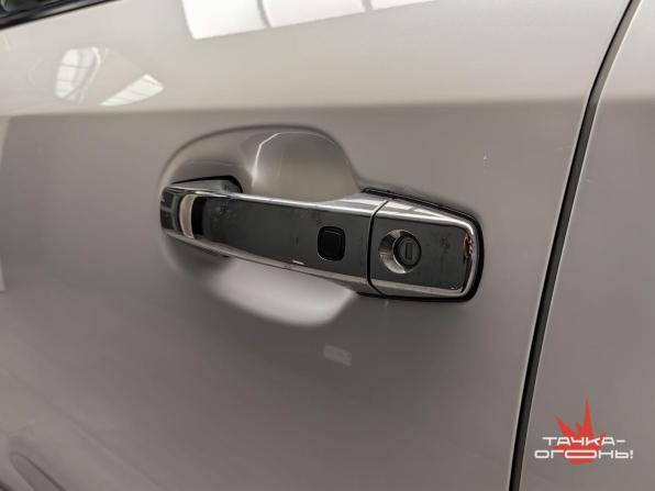 Toyota Land Cruiser 200 Series Рестайлинг 1 с пробегом 2013 года, цена 3 048 000 рублей, 270000 км, внедорожник, Автокод Объявления