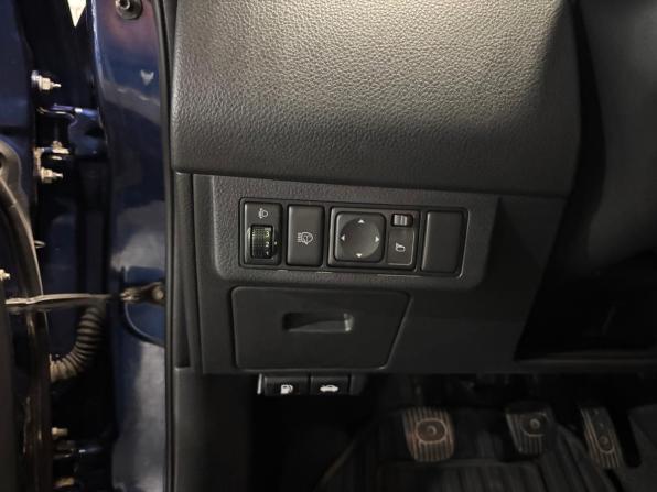 Nissan Tiida I Рестайлинг с пробегом 2010 года, цена 549 000 рублей, 300000 км, хэтчбек, Автокод Объявления