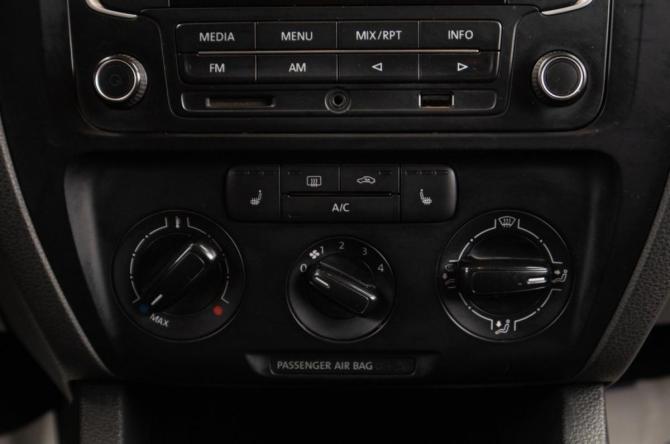 Volkswagen Jetta VI Рестайлинг с пробегом 2014 года, цена 1 199 000 рублей, 215553 км, седан, Автокод Объявления