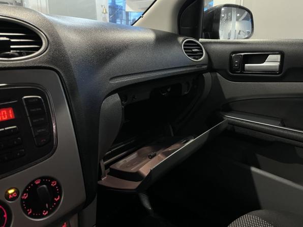 Ford Focus II Рестайлинг с пробегом 2011 года, цена 534 000 рублей, 200801 км, седан, Автокод Объявления