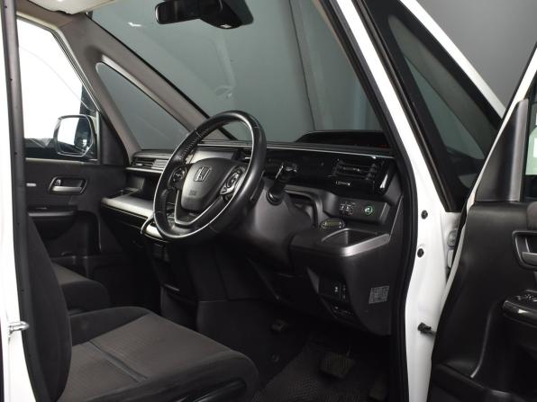 Honda Stepwgn V с пробегом 2016 года, цена 1 864 995 рублей, 117709 км, минивэн, Автокод Объявления