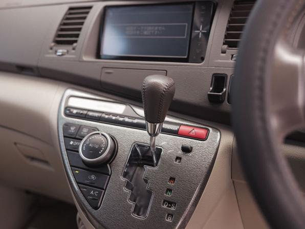 Toyota ISis I Рестайлинг с пробегом 2010 года, цена 1 150 000 рублей, 181213 км, компактвэн, Автокод Объявления