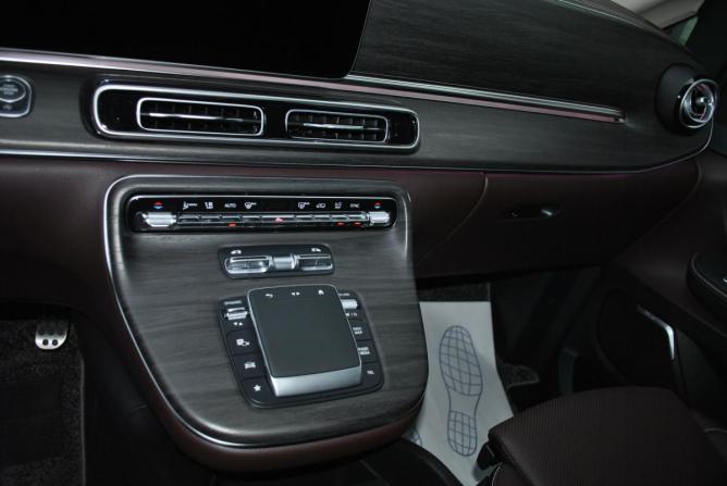 Mercedes-Benz V-Класс III (W447) Рестайлинг 2 с пробегом 2025 года, цена 13 490 000 рублей, 700 км, минивэн, Автокод Объявления