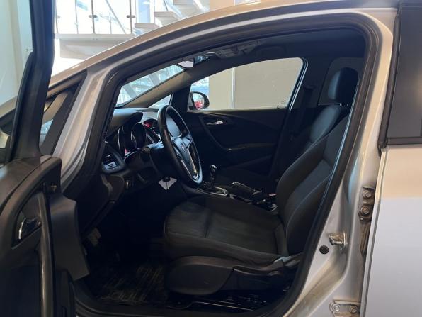Opel Astra J Рестайлинг с пробегом 2013 года, цена 589 000 рублей, 217085 км, хэтчбек, Автокод Объявления