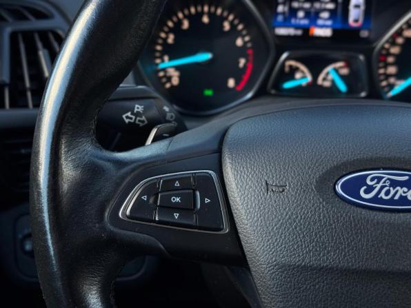 Ford Kuga II Рестайлинг с пробегом 2017 года, цена 1 600 000 рублей, 106070 км, внедорожник, Автокод Объявления
