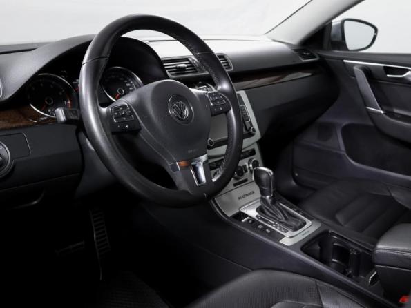 Volkswagen Passat B7 с пробегом 2013 года, цена 1 200 000 рублей, 284208 км, универсал, Автокод Объявления