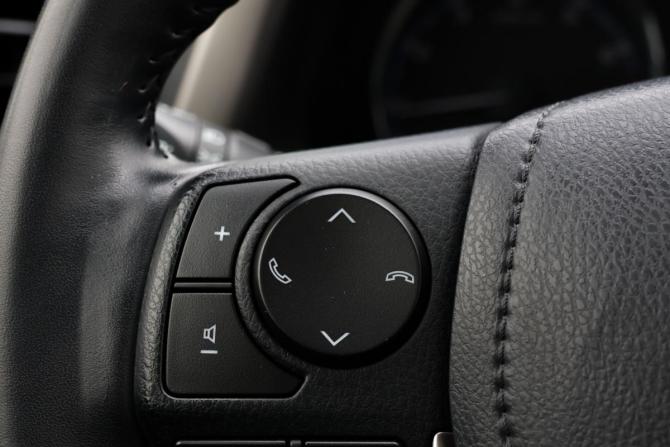 Toyota RAV4 IV (XA40) Рестайлинг с пробегом 2015 года, цена 2 499 000 рублей, 117481 км, внедорожник, Автокод Объявления