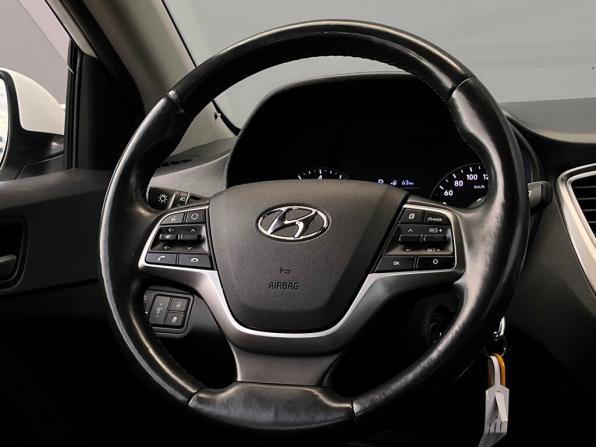 Hyundai Solaris II с пробегом 2019 года, цена 1 382 600 рублей, 112085 км, седан, Автокод Объявления
