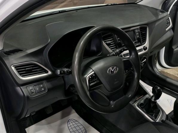 Hyundai Solaris II с пробегом 2017 года, цена 880 000 рублей, 195912 км, седан, Автокод Объявления