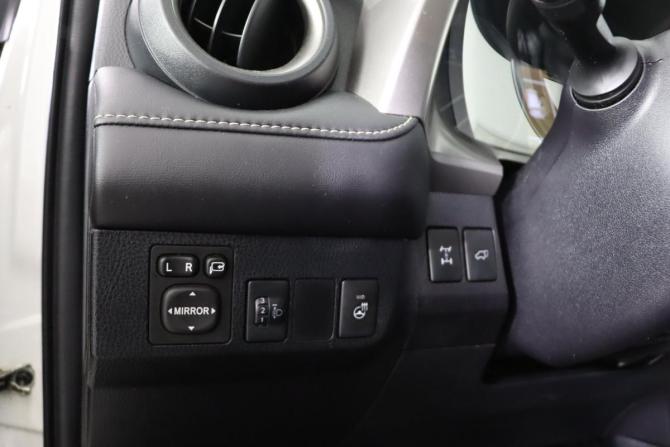 Toyota RAV4 IV (XA40) Рестайлинг с пробегом 2016 года, цена 2 289 990 рублей, 93285 км, внедорожник, Автокод Объявления