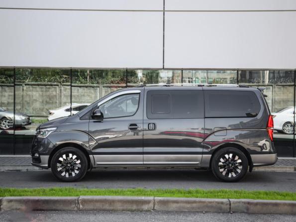 Hyundai Grand Starex I Рестайлинг 2 с пробегом 2018 года, цена 3 599 000 рублей, 89932 км, минивэн, Автокод Объявления