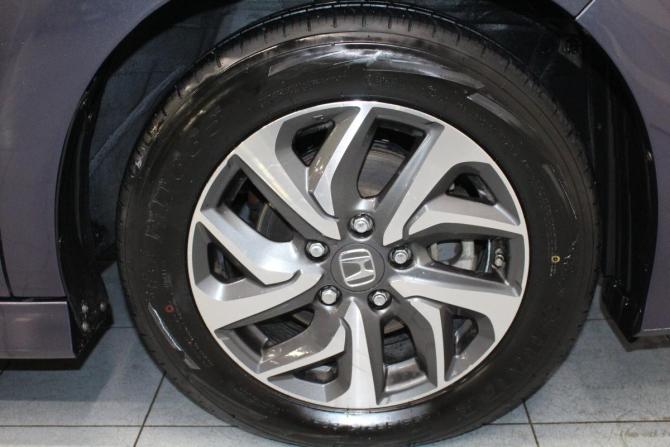 Honda Stepwgn V с пробегом 2016 года, цена 1 679 000 рублей, 171123 км, минивэн, Автокод Объявления