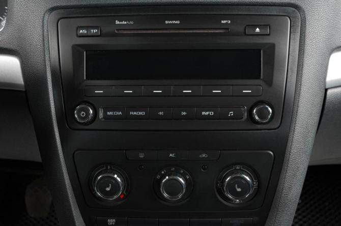 Skoda Octavia II (A5) Рестайлинг с пробегом 2013 года, цена 879 000 рублей, 174143 км, лифтбек, Автокод Объявления